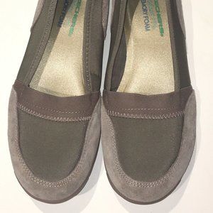 Skechers Relaxed Fit Beige Flats